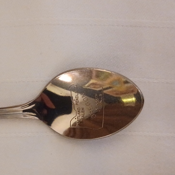Vintage American Motif Collector Spoons- Set of 16 - Picture 3 of 16